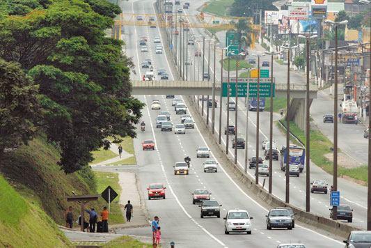 O número de acidentes em um trecho de uma rodovia federal brasileira foi computado mês a mês durante o 1 o semestre de 2015. Veja os dados obtidos: 20; 14; 15; 20; 27 e 30.