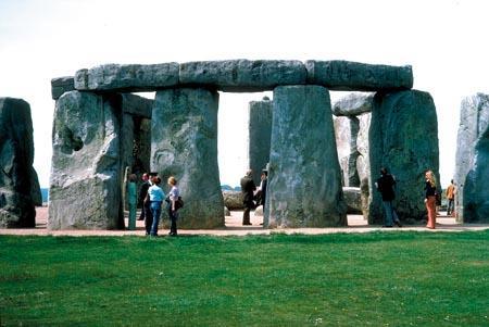 As pedras para a construção de Stonehenge foram transportadas de pedreiras que estariam a 30 e 160 km de distância do local onde foram