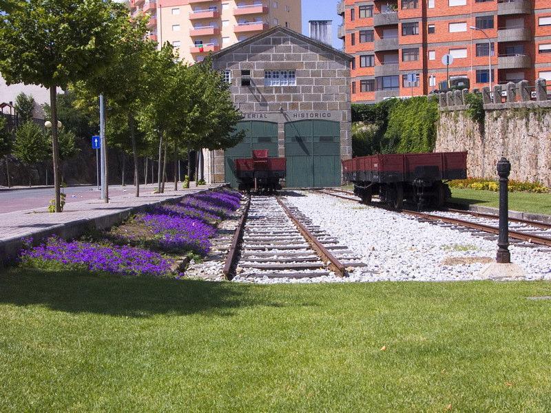 Por sua vez, numa área totalmente remodelada, correspondente ao antigo espaço ferroviário, situado no centro da cidade de Chaves, funciona desde 2008 o Núcleo de História dos Transportes Ferroviários.