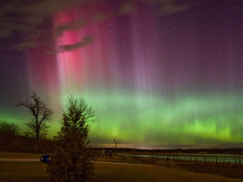 Aurora em Iowa VERMELHO devido ao nitrogênio atmosférico: estados excitados a