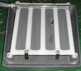 10 FIGURA 5 - Lixadeira manual d) Politriz - Para o polimento das amostras