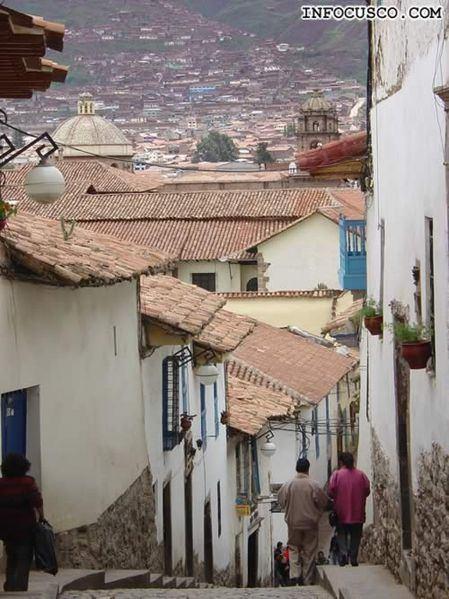 Em seguida, uma turnê pelas hemosas ruas Inca entre as quais destaca a rua Hatunrumiyoc em cuja pared de rocha - pertencente ao palácio de