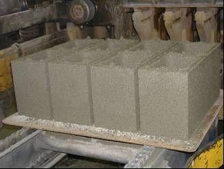 AMOSTRA TESTE ABSORÇÃO DE ÁGUA (%) Bloco de Referência BLOCAUS 9,9% Bloco verde composto com resíduo de quebra de blocos de concreto (100%) 9,8% Bloco verde composto com resíduo de conchas de Ostras