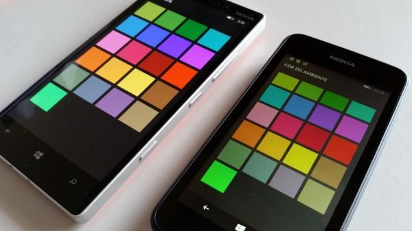 cores do Lumia 530 ao lado do Lumia 930. Obviamente que este "lado a lado" não pretende de todo ser uma comparação, serve apenas para que se tenha uma noção do que é referido relativamente às cores.