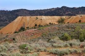 1. Mineração superficial (céu-aberto) Rejeitos de minas Rejeitos de minas Mineração de carvão e jazidas de metais