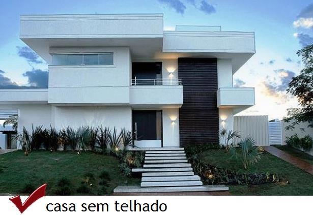 Telhado ou Sem Telhado Telhado ou Sem Telhado A casa sem telhado pode ser feita de duas maneiras: com telha embutida ou com placas de concreto pré-moldadas.