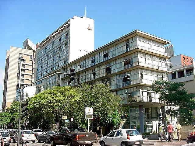 A Atual edificação foi projetada na década de 60, pelo arquiteto Raphael Hardy Filho.