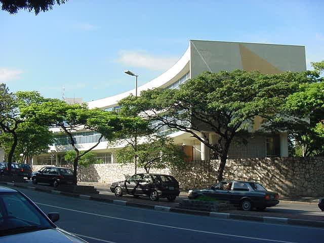 Biblioteca Pública do Estado Professor Luiz Bessa Projeto original foi assinado em 1954, por Oscar Niemeyer.