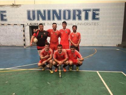 Projeto: Campeonato de Futsal Colaboradores envolvidos 5 Alunos envolvidos 200 O curso de Farmácia realizou o campeonato de Futsal entre cursos como atividade recreativa e de integração.