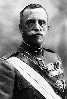 O SURGIMENTO DO FASCISMO NA ITÁLIA (1919-1925) A Itália tinha como regime político uma Monarquia Parlamentar ( Unificação em 1870) O voto universal masculino foi estabelecido somente em 1913.