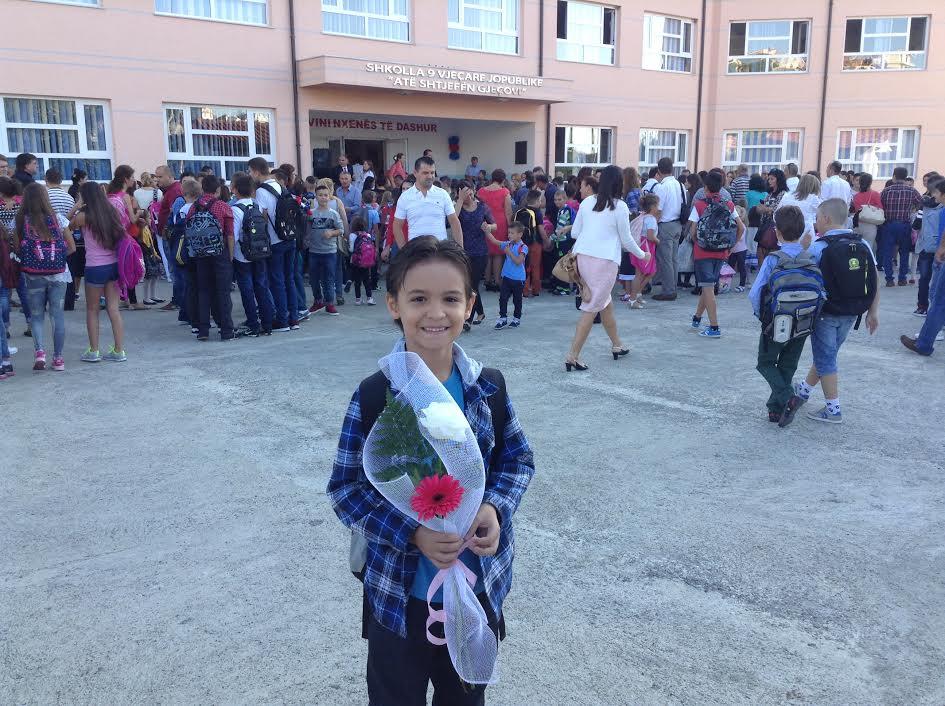 Samuel no primeiro dia de aula! Continuamos servindo com alegria aqui na igreja local, em tudo o que podemos!