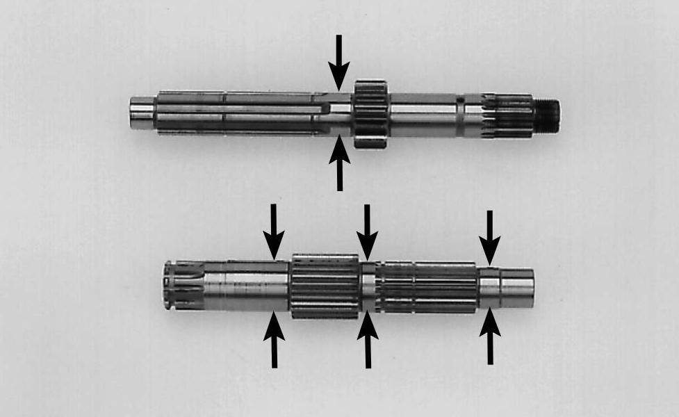 Limite de Uso Buchas M5 M6 C1 C2 C3 C4 20,08 mm 23,07 mm 23,07 mm 25,09 mm 25,07 mm 22,07 mm Inspecione as buchas quanto a desgaste ou danos. Meça o D.E. de cada bucha.