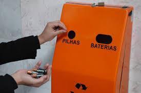 As pilhas e baterias em funcionamento não oferecem riscos, uma vez que o perigo está contido no interior delas.