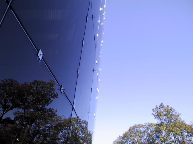 Figura 10 Ferramentas utilizadas para a remoção do vidro No momento da aplicação do silicone estrutural, os substratos não devem estar quentes, acima de 27ºC, ou sob o sol no momento da aplicação.