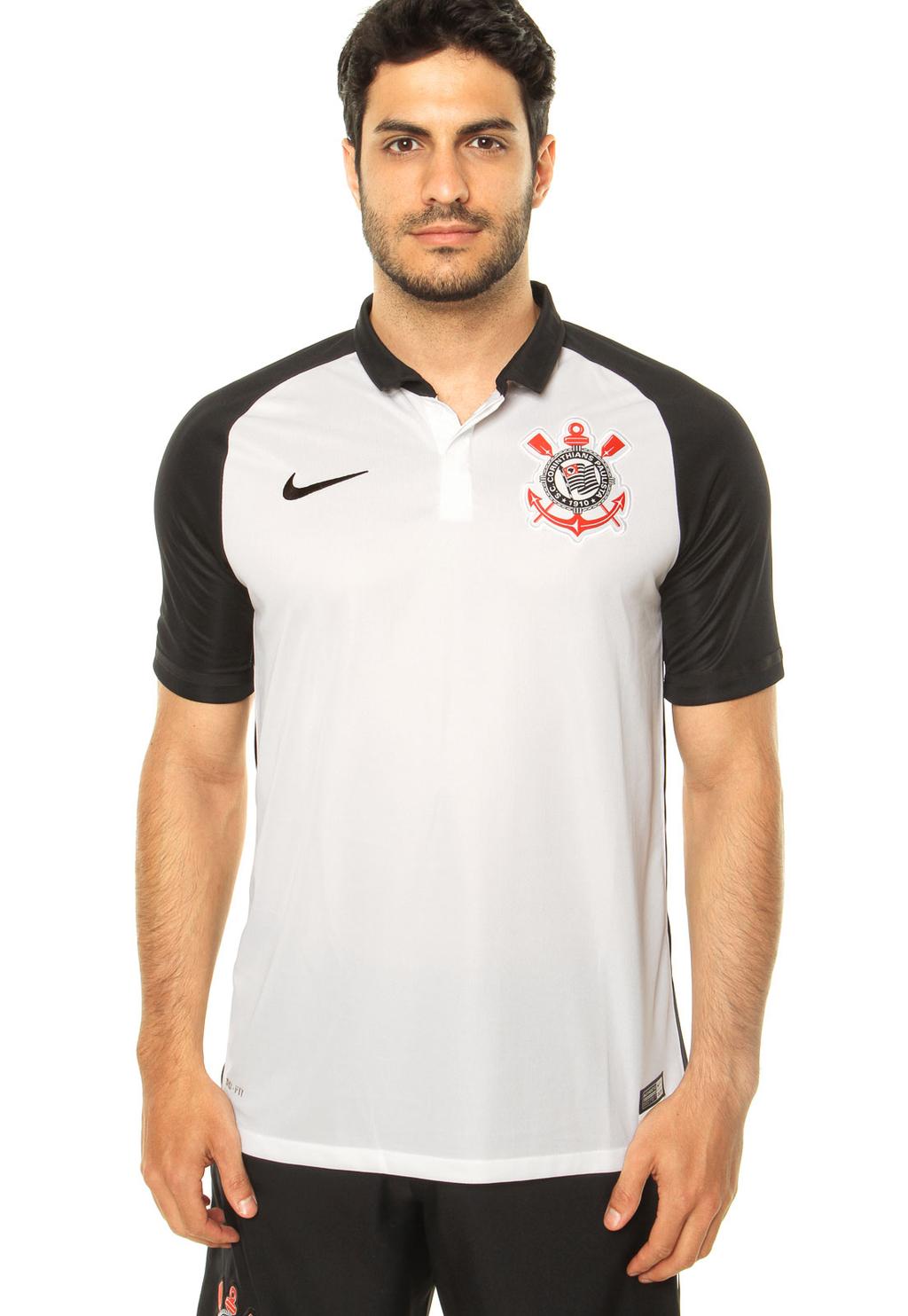 Na Loja do Corinthians, camisas brancas e camisas azuis têm preços