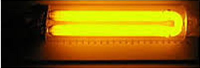Lâmpadas de vapor sódio de baixa pressão As lâmpadas de vapor de sódio de baixa pressão têm como princípio de funcionamento a descarga num tubo de vidro especial em forma de U, contendo uma atmosfera