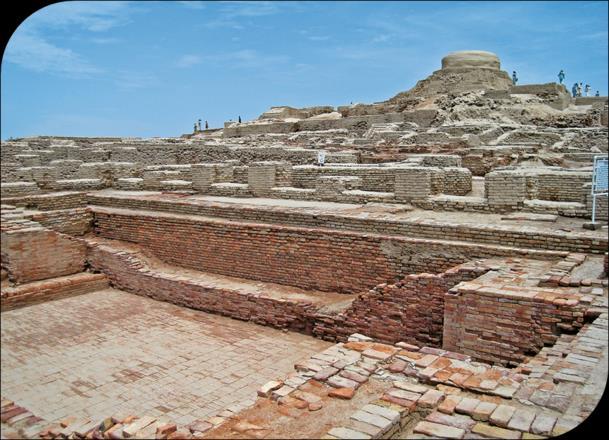 A Índia e Sua Cultura Milenar Por volta de 3000 a.c., dois dos povoados dessa região se destacaram: Mohenjo- Daro e Harappa, que foram centro da civilização harapense.