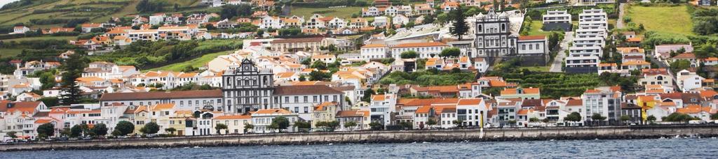 Roque onde se encontra uma antiga fábrica de artigos de baleia. A excursão continua através de estrada interior, atravessando a Ilha até à Lagoa do Capitão e depois até às Lajes.