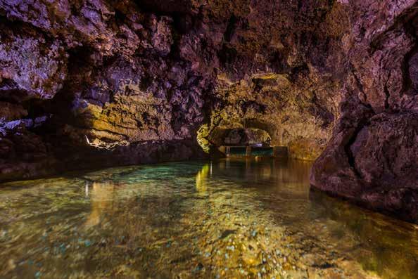 6 > CONCELHO DE SÃO VICENTE Vamos ao centro da terra? É impensável ir a São Vicente e não visitar as famosas grutas e o Centro de Vulcanismo.