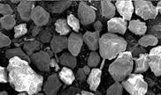 34 Figura 08 Microscopia da carga dolomita. Fonte: Fazenda, 2009. 3.5.5.3 Carbonato de Cálcio Mineral muito abundante na natureza, sua formula química é CaCO3.