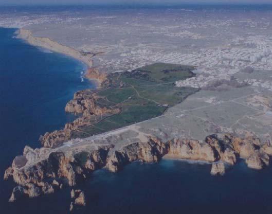 Algar Vista aérea da Ponta da Piedade (Foto retirada de um