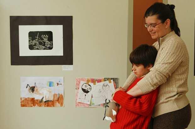 GAZETA DO POVO Vida e Cidadania Vicente, 9 anos, descobriu no teatro e na oficina de história em quadrinhos aliados para enfrentar os traços do autismo SAÚDE Tipo de autismo tem sintomas camuflados