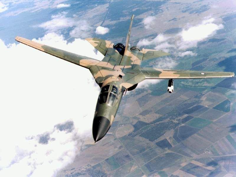 F-111 Força Aérea dos Estados Unidos; Geometria inovadora, asas móveis; Aços de alta resistência; Dezembro de 1969, com apenas 107 horas de voo, um F-111 perdeu a semi-asa esquerda.