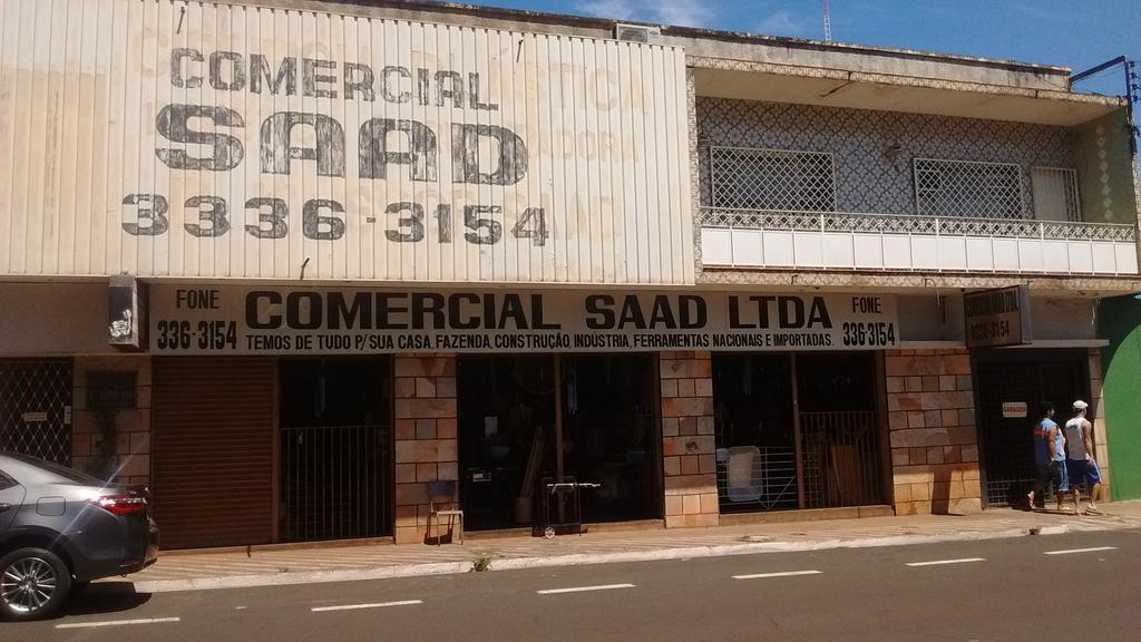 De tudo um pouco Baldes, vassouras, filtros, panelas, ferragens, cordas, ferramentas, peneiras, lâmpadas, churrasqueiras, varas de pescar Mercadorias dos mais diversos tipos, que podem ser