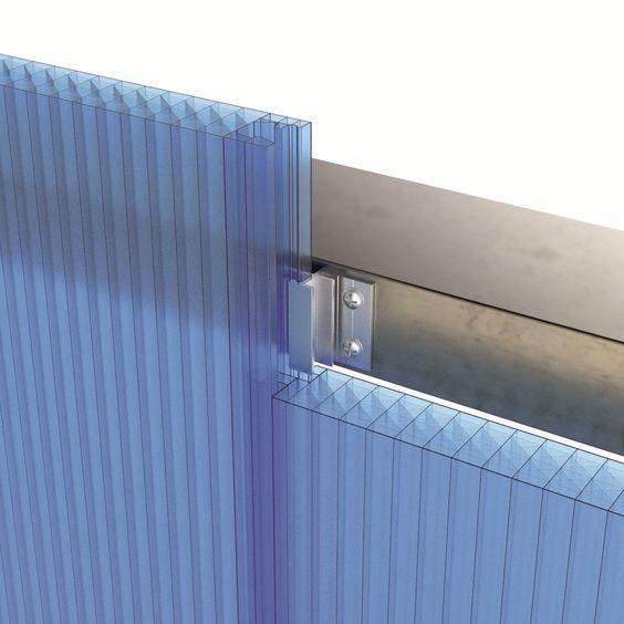 isolante transparente entre o policarbonato e o metalon fachadas 1 e 3 fachada 2 fita acabamento chapa