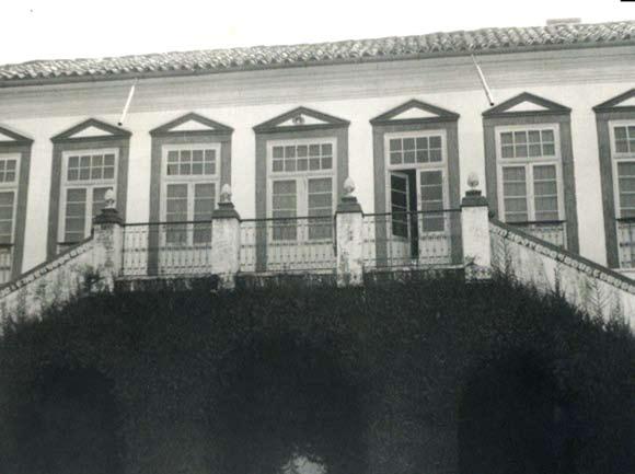histórico Segundo consta, esta fazenda foi fundada por Antônio de Paula Ramos, originário de Baependy, Minas Gerais.