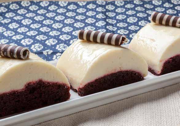 DELÍCIA DE CAKE RED VELVET Receita 1ª Parte (Cake): Cake Red Velvet...500g Ovos (aprox.4 ovos)...200g Água...100ml Óleo...100ml Receita 2ª Parte (Creme): Granfil Leite condensado.