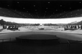 Fig.99- Dados do Panorama do Palácio e dos Jardins de Versailles Inauguração: 1819. Dimensões atuais: 3.7 m de altura por 50.3 m de comprimento. Área: aproximadamente 186.11m².