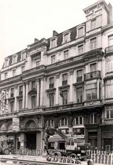 Este novo edifício foi projetado pelo arquiteto da região de Flandres, 18 Rieck.