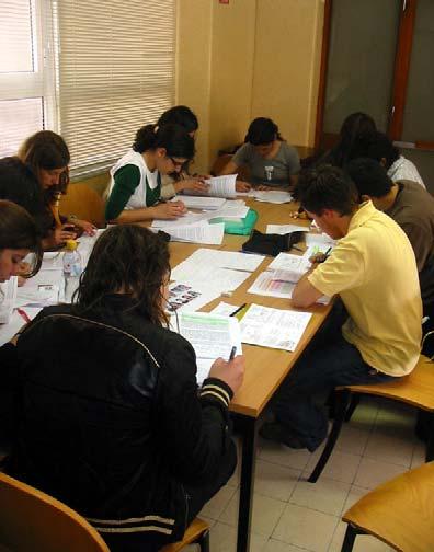As Aulas de grupo serão leccionadas em turmas de 10-15 alunos nas instalações do Serviço de Bioquímica (pisos 3 e 4; ala poente da FMUP/Hospital de S. João).