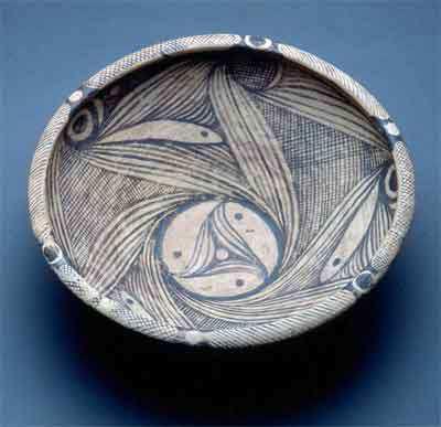 Na cerâmica chinesa, que remonta ao período Neolítico (3000 a.c.), pode