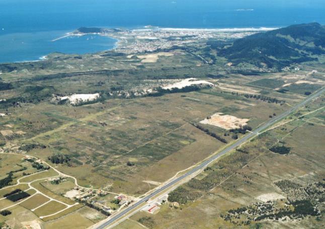 Porto Indústria Imbituba Capacidade de Infraestrutura 2,5 milhões de m 2 8 km do Porto de Imbituba 4 km de frente junto à BR 101 Área de apoio ao Porto: Pátio regulador de