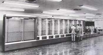 Evolução do computador Harvard Mark 1 1944 -Howard Aiken (Universidade de Harvard -EUA). Primeiro computador eletromecânico automático de grande porte.