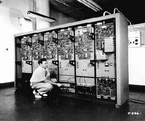 Evolução do computador UNIVAC I 1949 -Mauchly and Eckert Computer Corporation, depois UNIVAC,