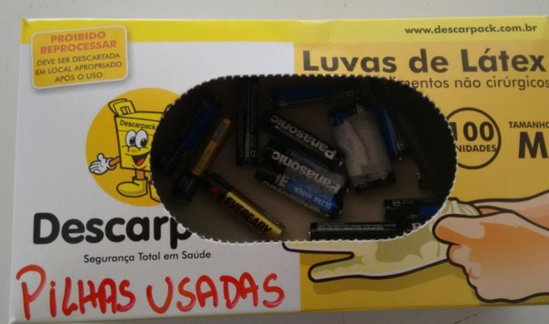 Fotografia 7: Pilhas e baterias descartadas na farmácia na empresa de Urgências e Emergências Médicas, em setembro de 2015. Fonte: Autor, 2015.