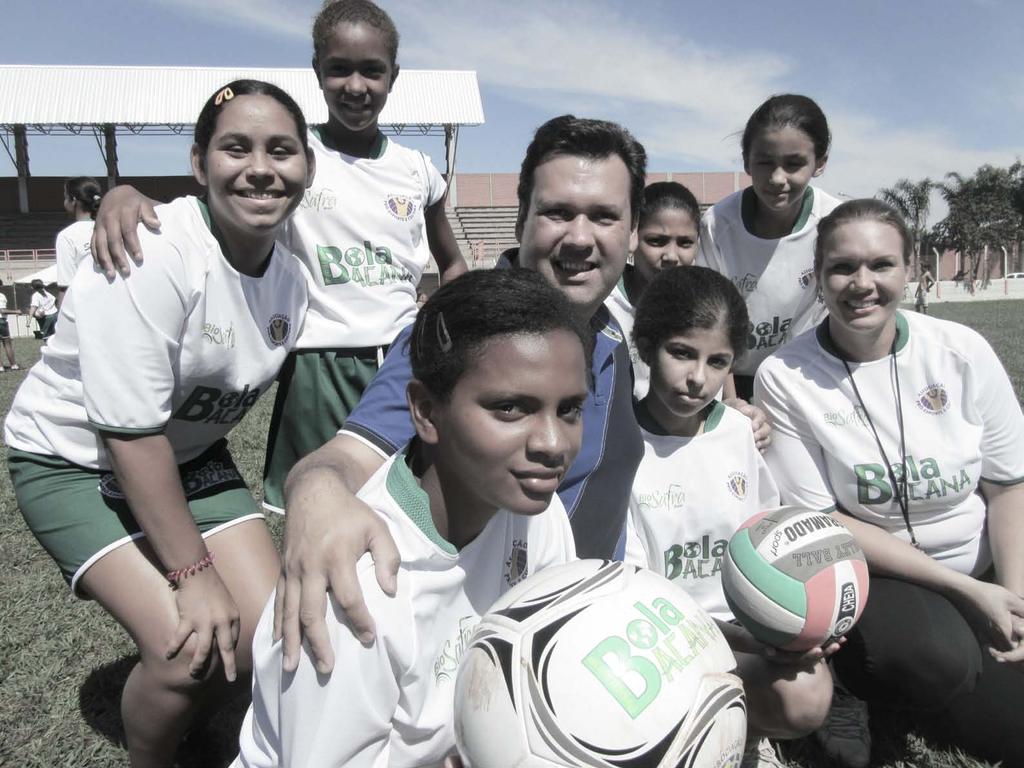 EQUIPE O Programa Bola Bacana é diariamente coordenado por uma equipe sintonizada com questões sociais, culturais e o universo esportivo.