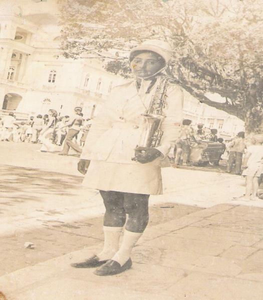 1955 freqüentei minha primeira Nossa Senhora de Fátima, era pública, ali foi alfabetizado. Colégio São Francisco único estabelecimento de ensino particular naquela cidade.