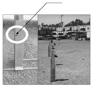 Fixe o bloco espaçador utilizando o furo do lado dianteiro no poste. A defensa não é fixada nele. Consulte o diagrama abaixo para a identificação do poste.