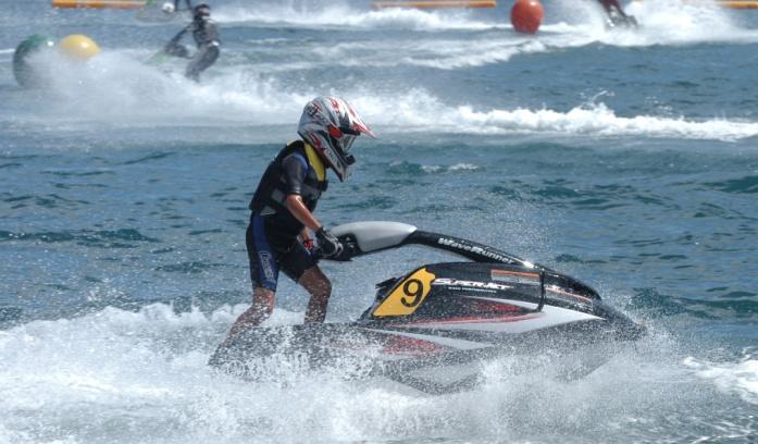 9 PRAIA CAIS DA CIDADE Secção de Jet Ski Situada na praia do