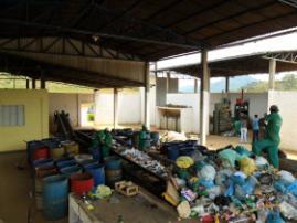 O município possui uma Usina de Tratamento (reciclagem e compostagem) de Lixo (UTL), operada por uma empresa terceirizada, que faz a separação dos resíduos oriundos da sede do 1º Distrito.