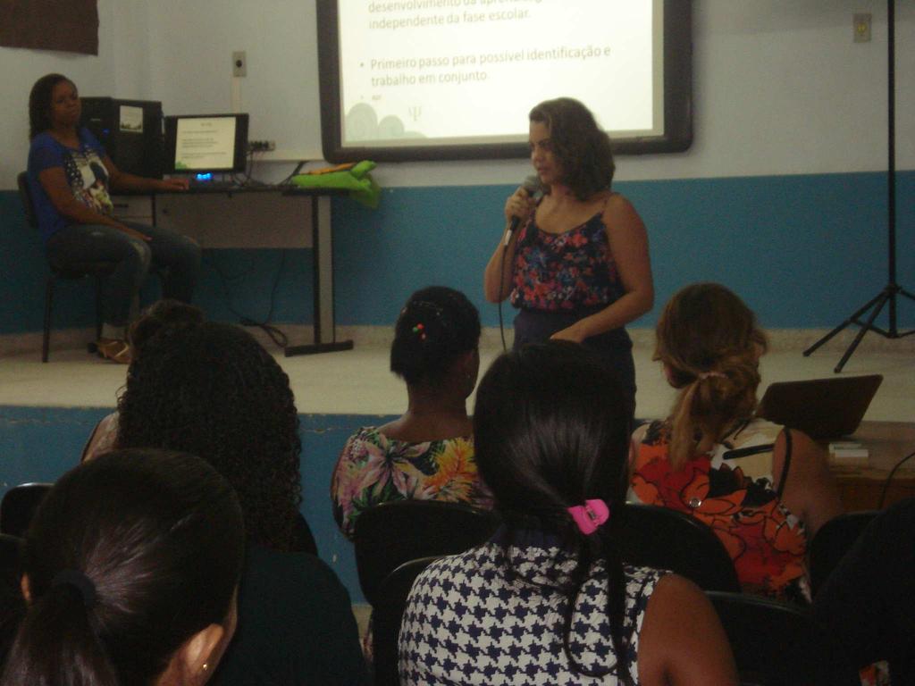 Psicóloga Carolina Menezes Conselheiro Dion Lucas Simone da Coordenadoria de Prevenção às Drogas Projeto
