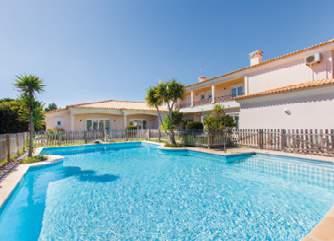 House in ascais with 537 sq. m., with pool, frontal sea view and 2 minutes walking distance from the beach.