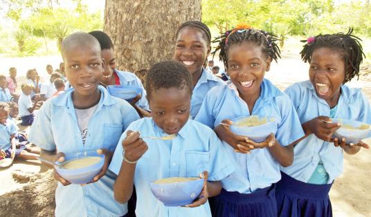 Projecto de alimentação escolar Comida para o saber Boletim Informativo Edição Trimestral I 2016 Nota de Abertura A busca pela melhor qualidade de ensino constitui