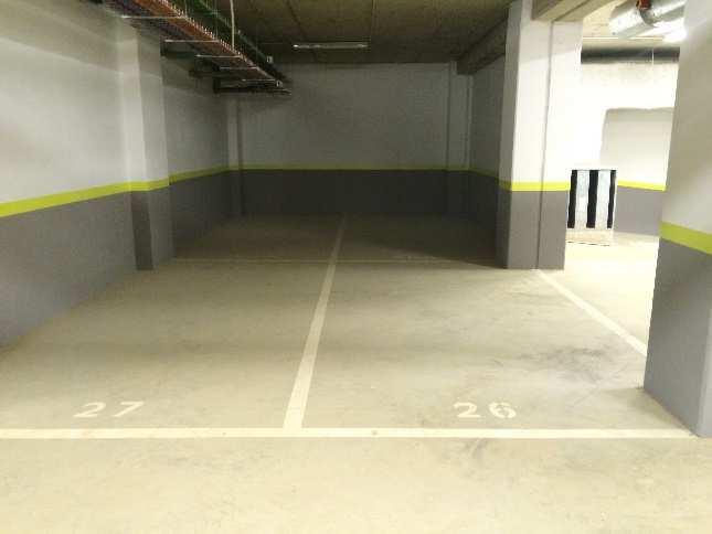 Pintura das caves de estacionamento em três cores, marcação