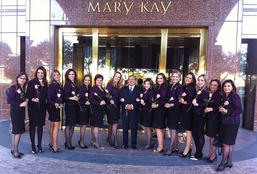 Você pode pesquisar: Todas as mulheres e homens no mundo, espalhados em mais de 35 países onde existem subsidiárias Mary Kay, que se tornaram grandes Executivas(os), não fizeram absolutamente nada de