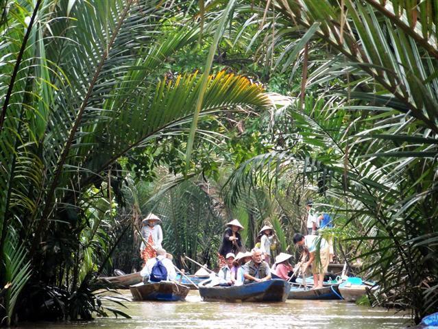 Dia 11 Ho Chi Minh Delta do Mekong Ho Chi Minh Cerca das 08 h, partida em shuttle bus e, posteriormente, em barco tradicional, para a